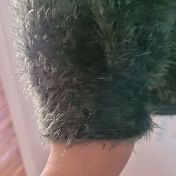 Cozy Green Women's Sweater - Picture 4 of 6